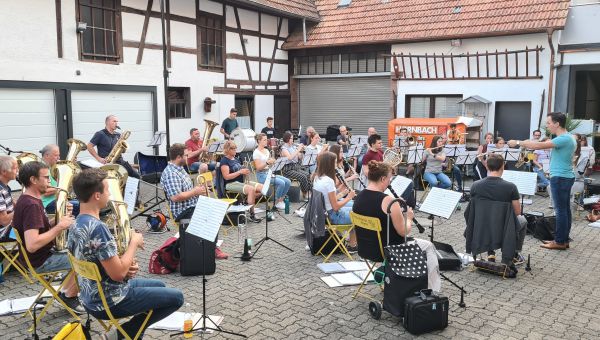 Wetterumschlag – herrlichstes Sommerwetter zur Probe am Freitagabend, Starkregen zum Blasmusiktag in Leimersheim am Sonntag